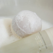 Load image into Gallery viewer, [XOUL] ⭐️NEW⭐️ Silky smoothing cleansing ball 실키 스무딩 클렌징 볼 &quot;3-4개월 주기로 교체권장&quot;